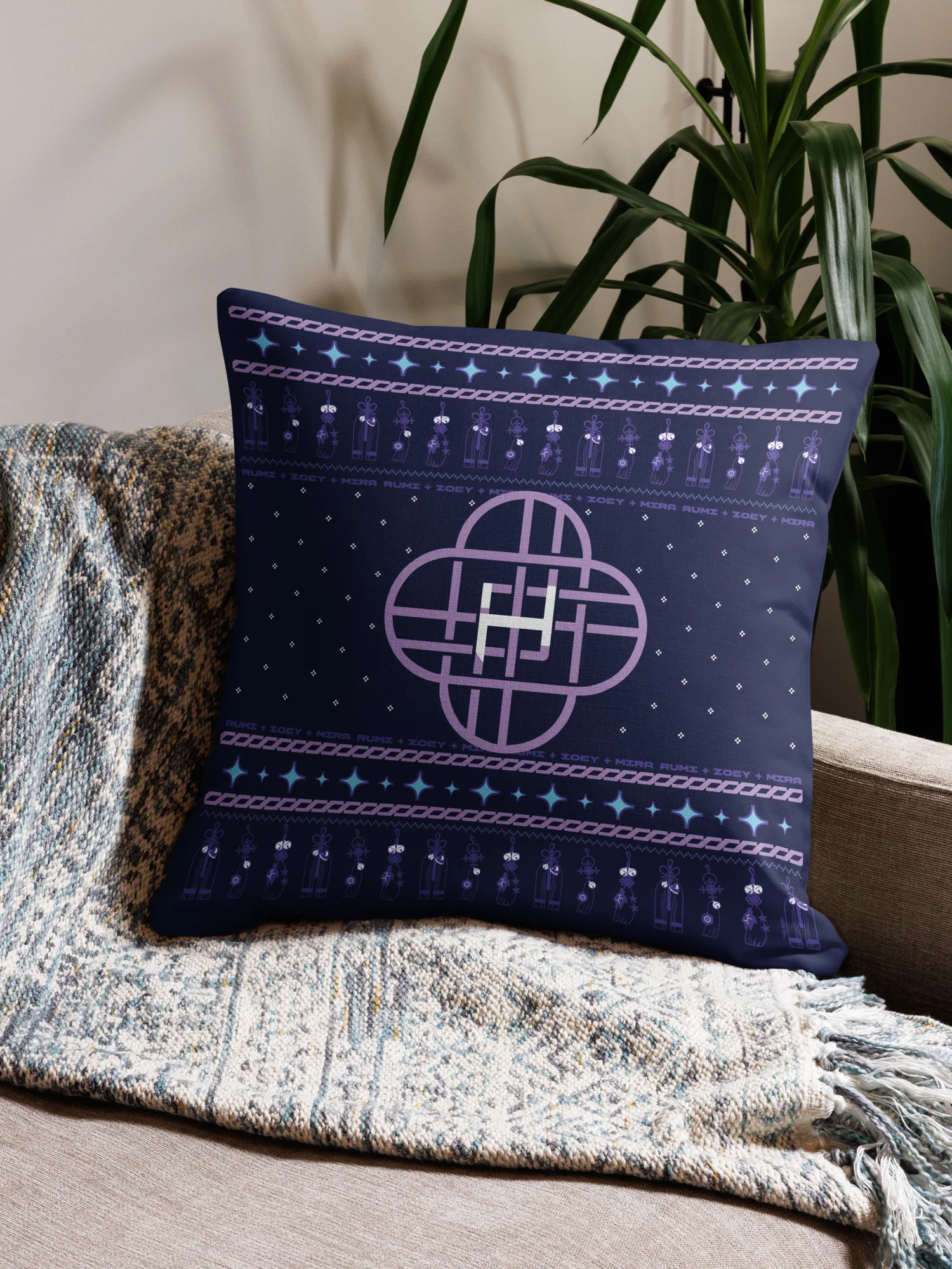 KPop Demon Hunters Pillow HUNTR/X Holiday Charms - Image 2